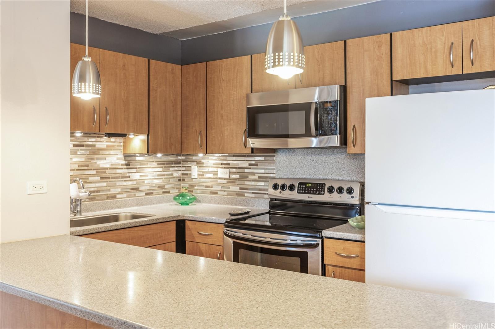 Jason Apts condo # 502, Honolulu, Hawaii - photo 3 of 17