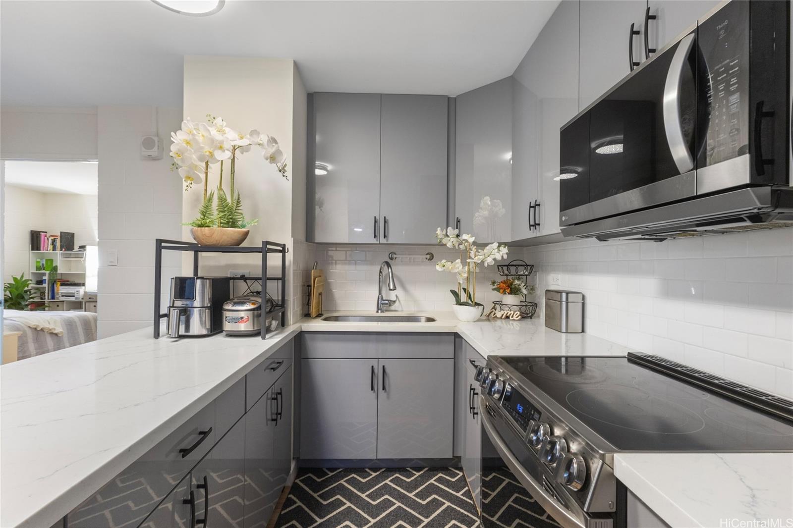 Jason Apts condo # 602, Honolulu, Hawaii - photo 7 of 25