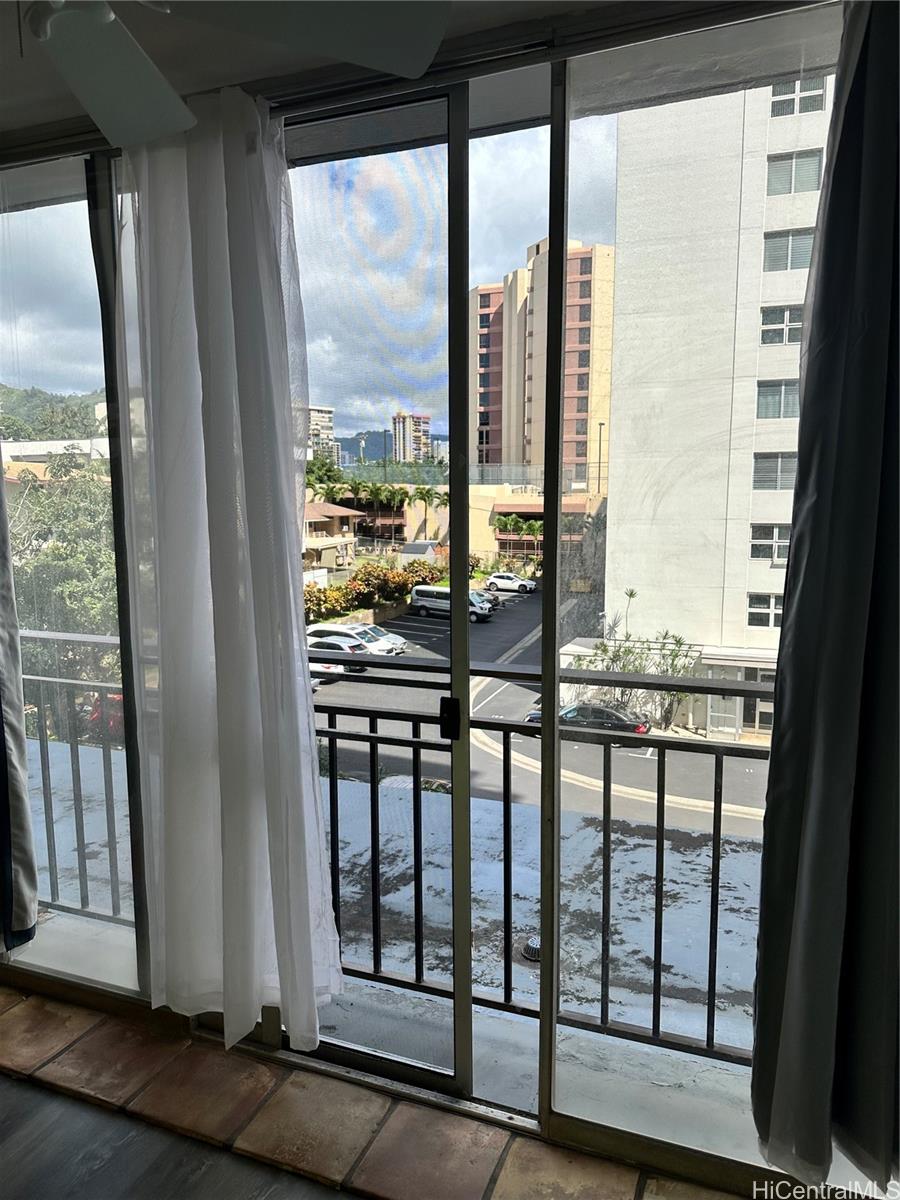Town House condo # 201, Honolulu, Hawaii - photo 12 of 20