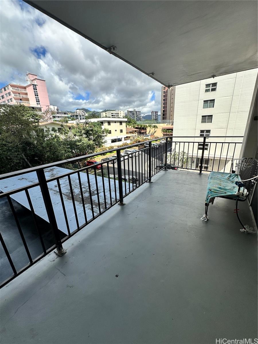 Town House condo # 201, Honolulu, Hawaii - photo 13 of 20