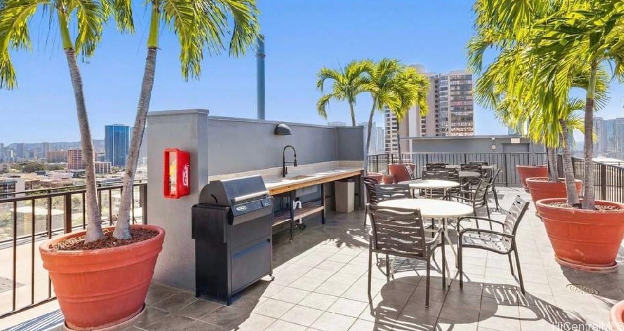 Town House condo # 201, Honolulu, Hawaii - photo 3 of 23