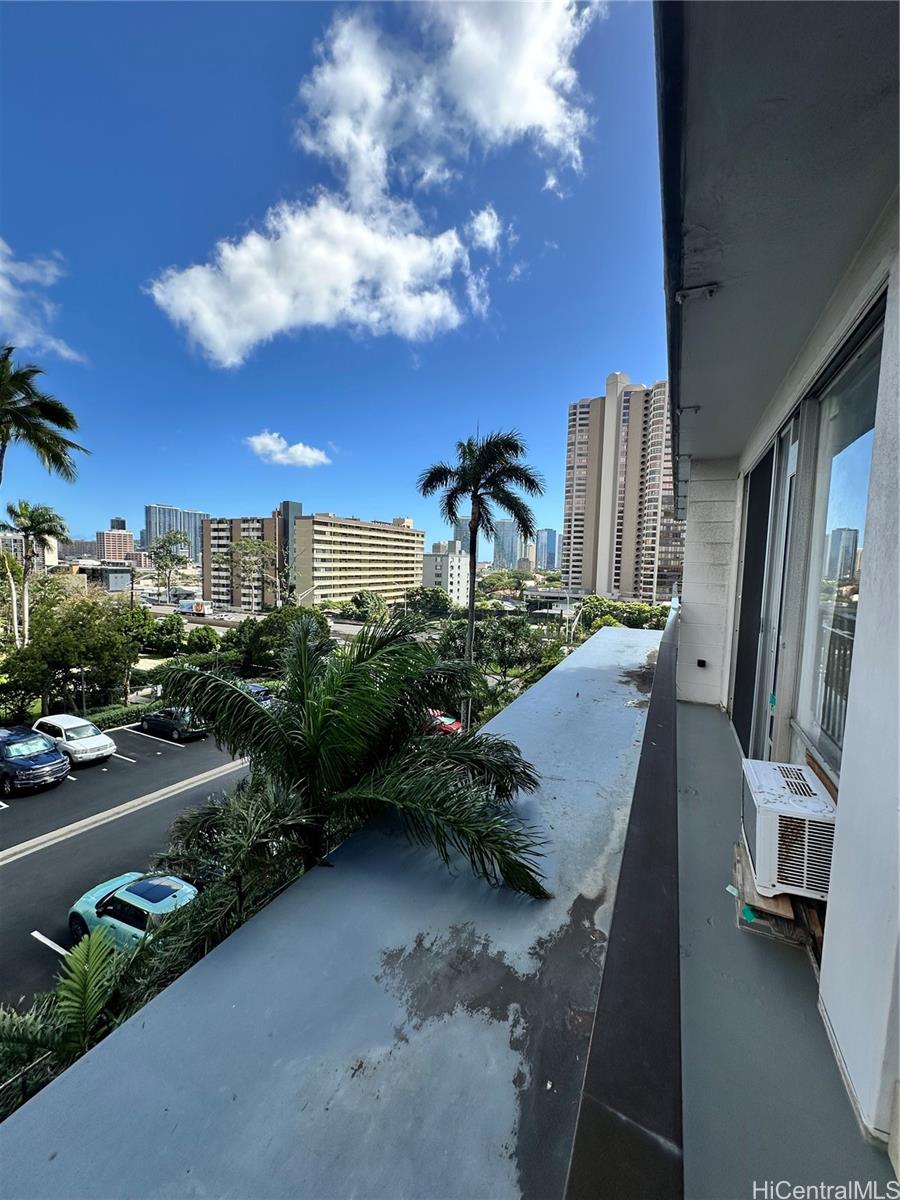 Town House condo # 201, Honolulu, Hawaii - photo 22 of 23