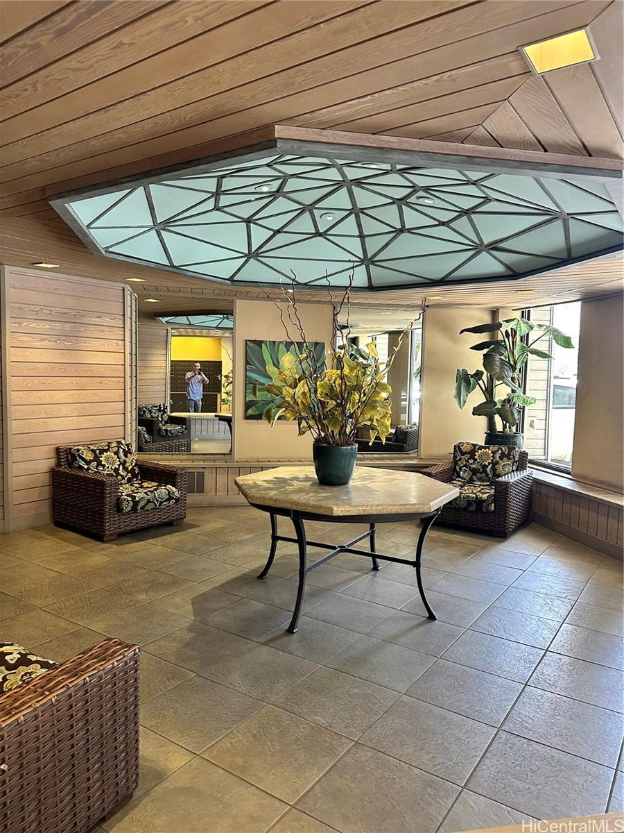 Town House condo # 201, Honolulu, Hawaii - photo 4 of 23