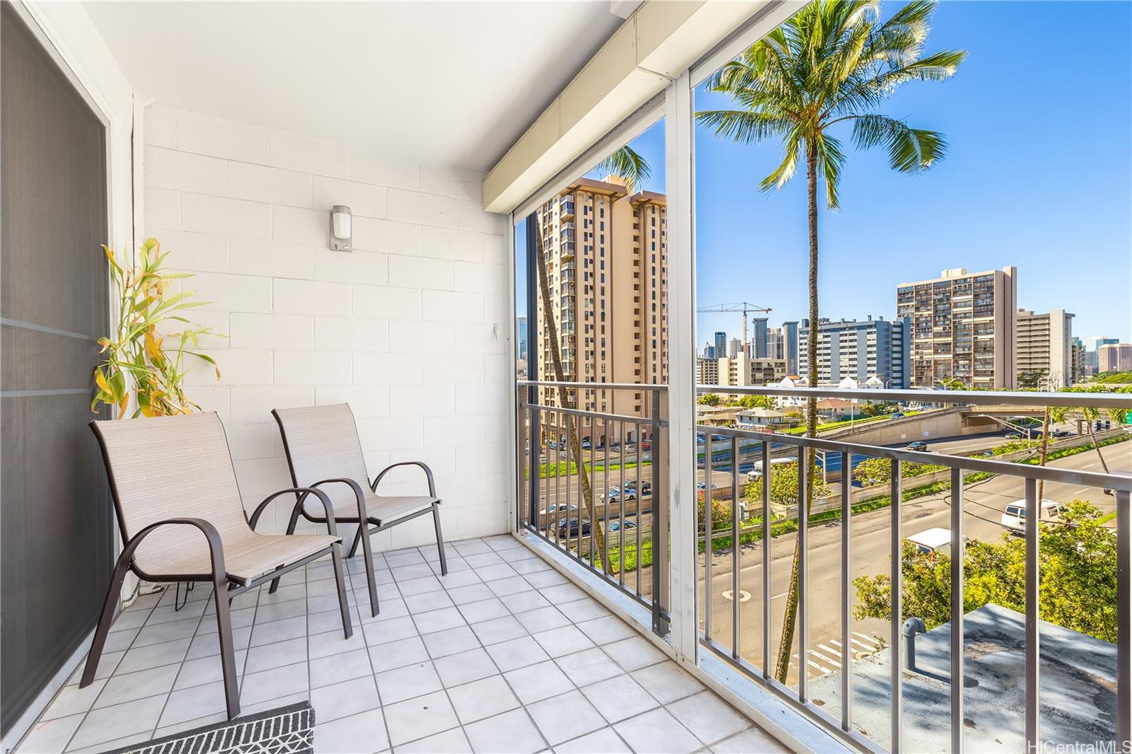Town House condo # 211, Honolulu, Hawaii - photo 11 of 21