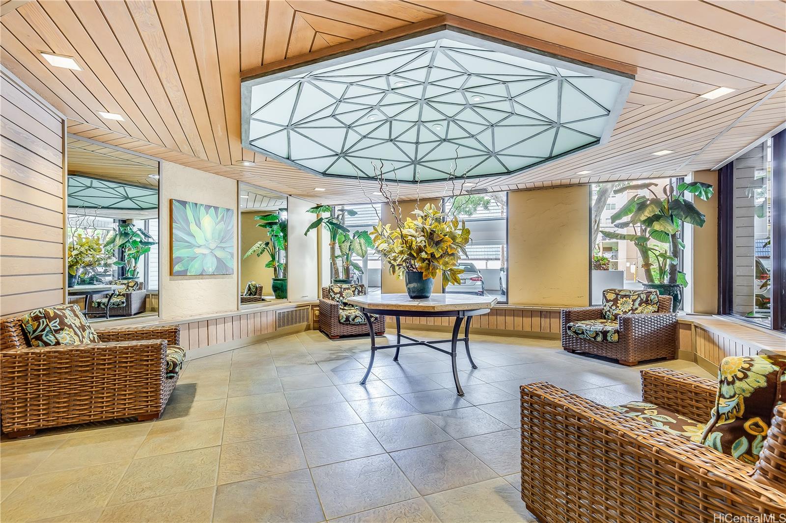 Town House condo # 211, Honolulu, Hawaii - photo 14 of 21