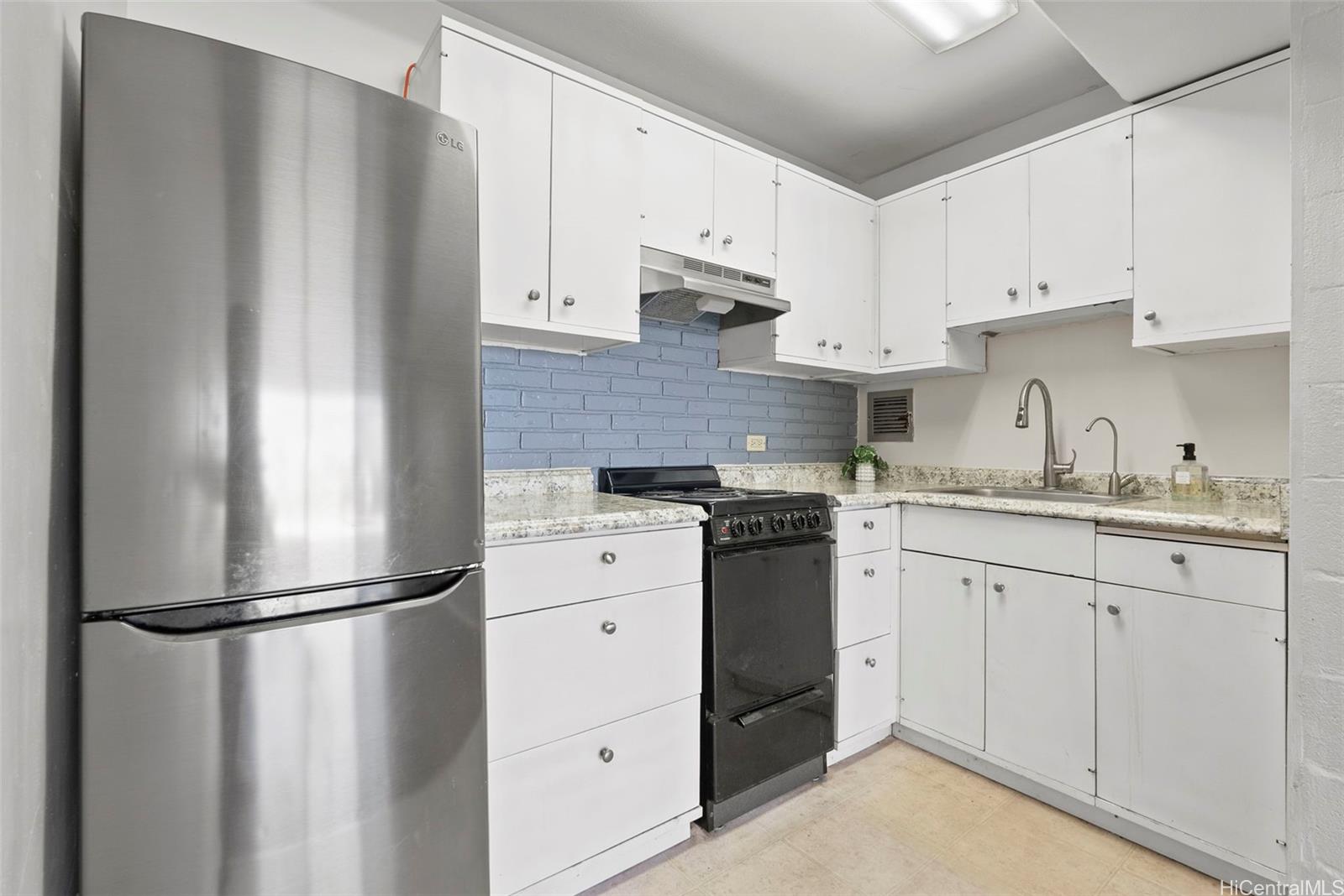 Town House condo # 408, Honolulu, Hawaii - photo 5 of 18