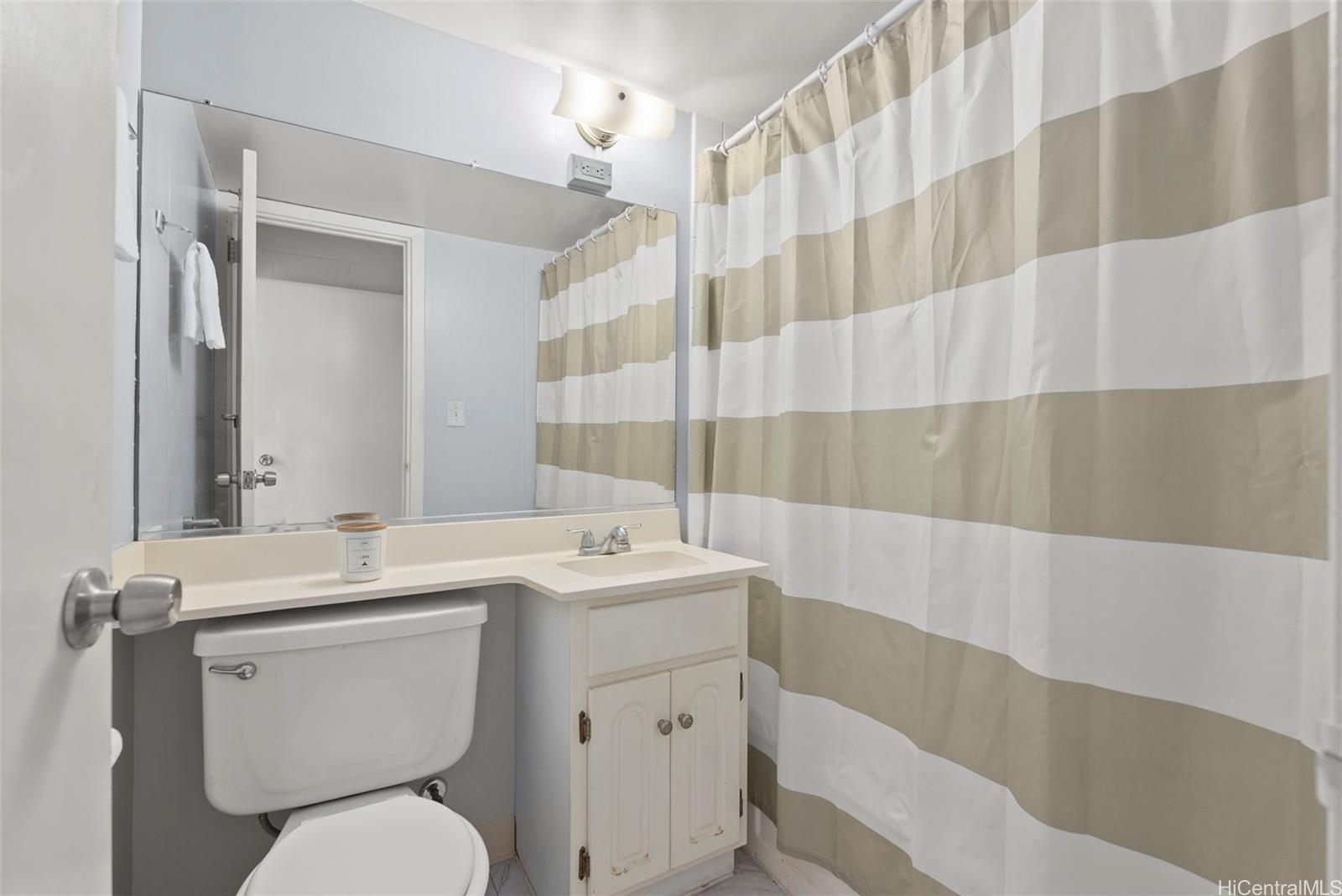 Town House condo # 408, Honolulu, Hawaii - photo 6 of 18