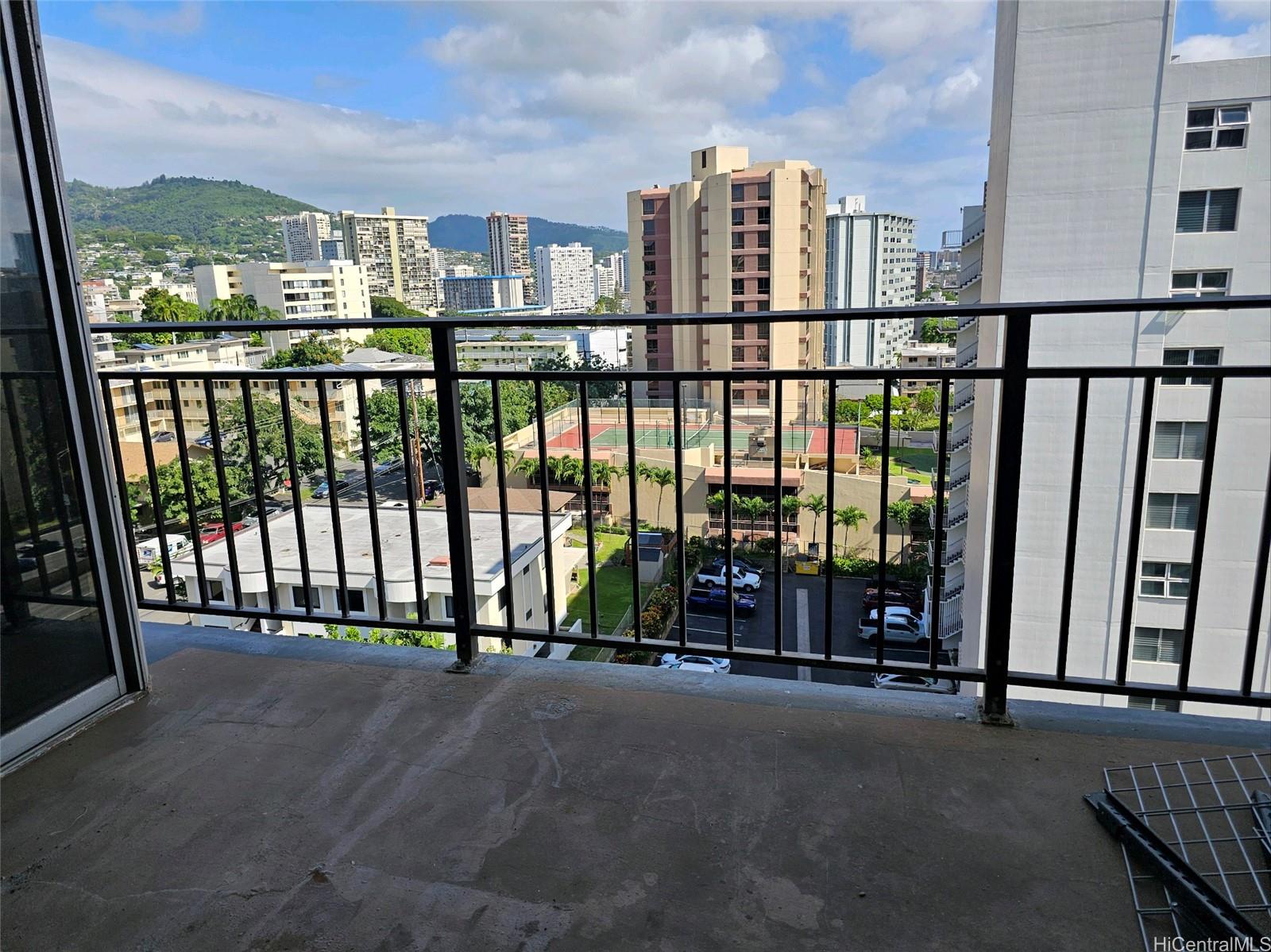 Town House condo # 903, Honolulu, Hawaii - photo 5 of 15