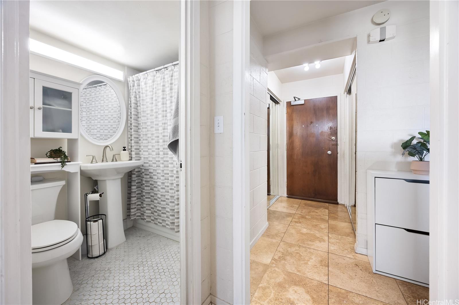 Town House condo # 908, Honolulu, Hawaii - photo 18 of 25