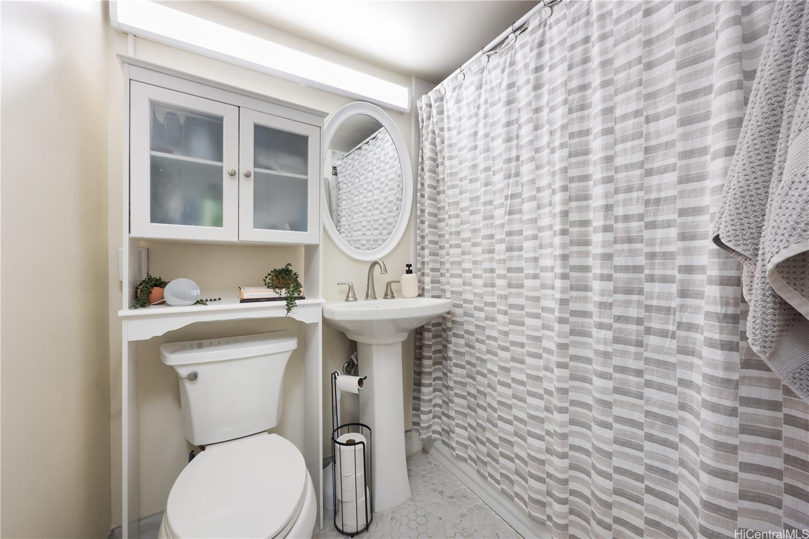 Town House condo # 908, Honolulu, Hawaii - photo 19 of 25