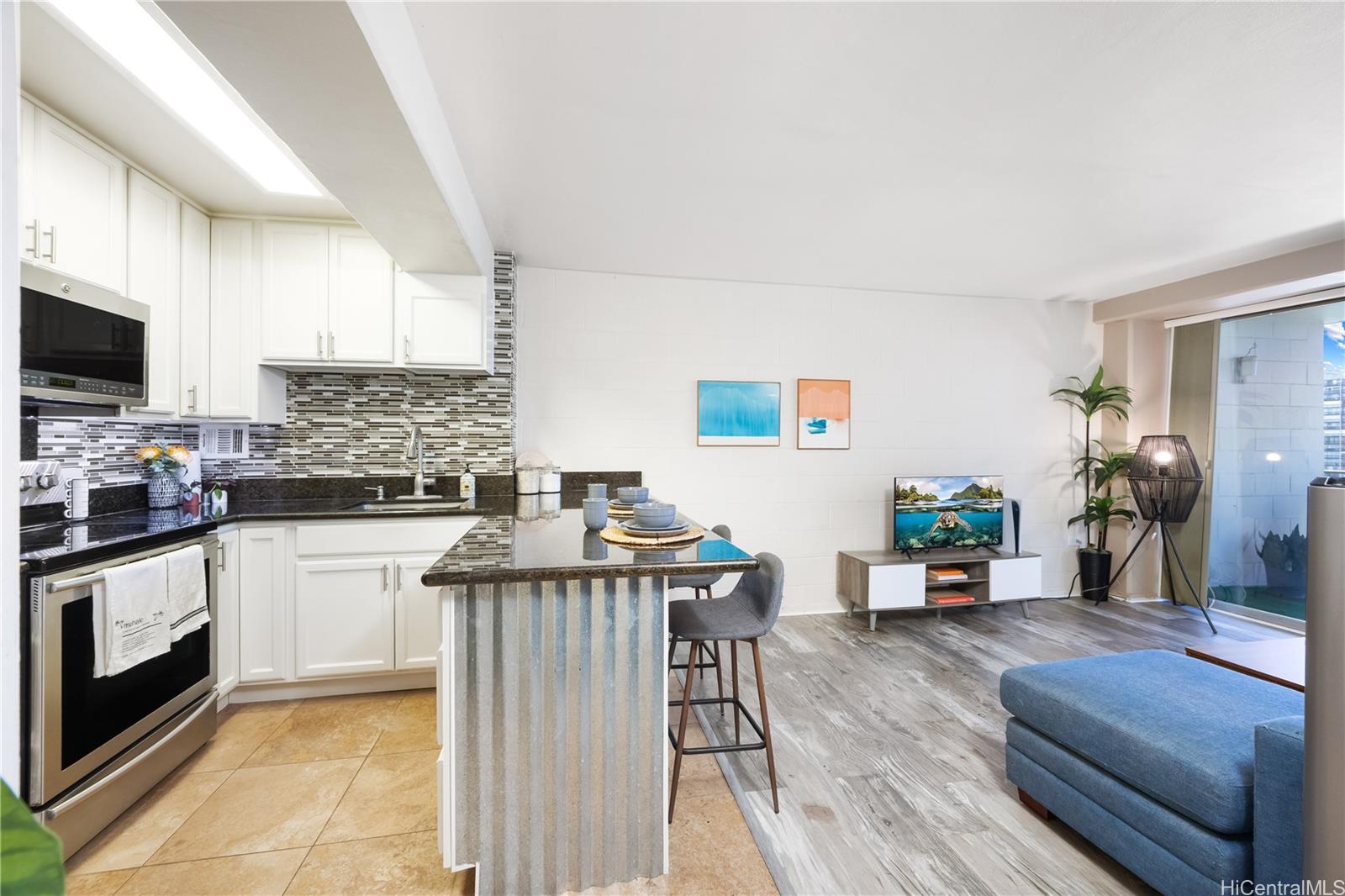 Town House condo # 908, Honolulu, Hawaii - photo 4 of 25