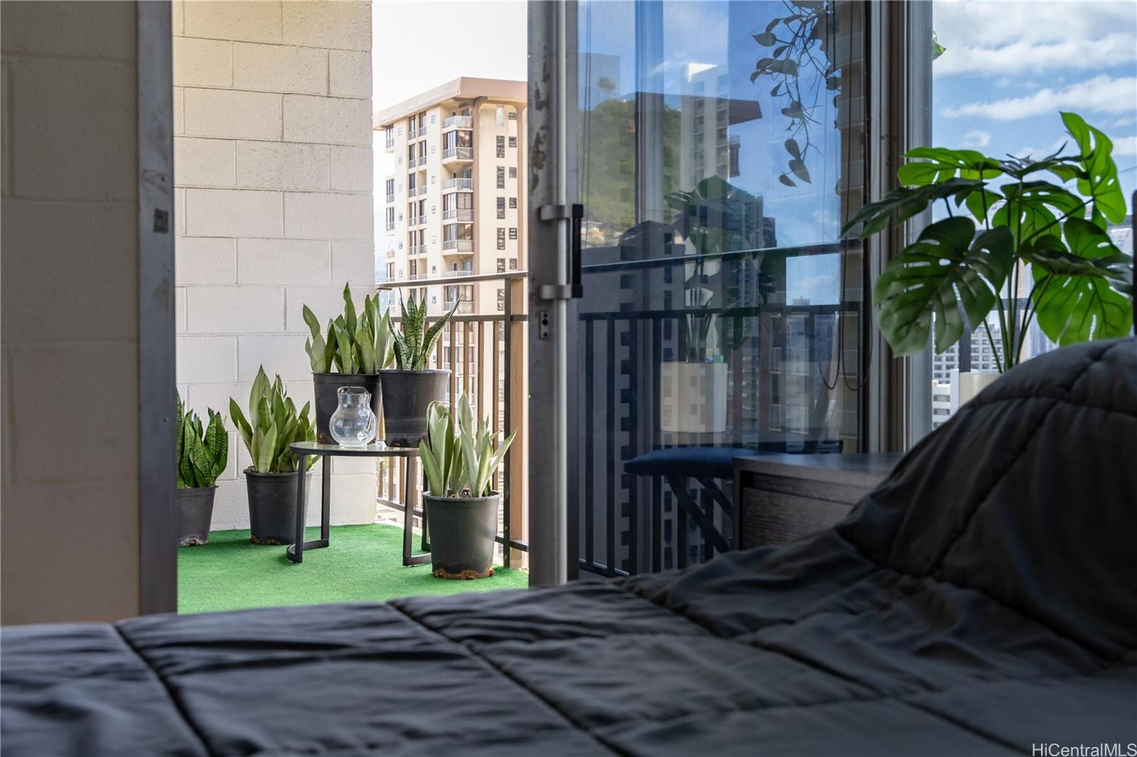 Town House condo # 908, Honolulu, Hawaii - photo 9 of 25