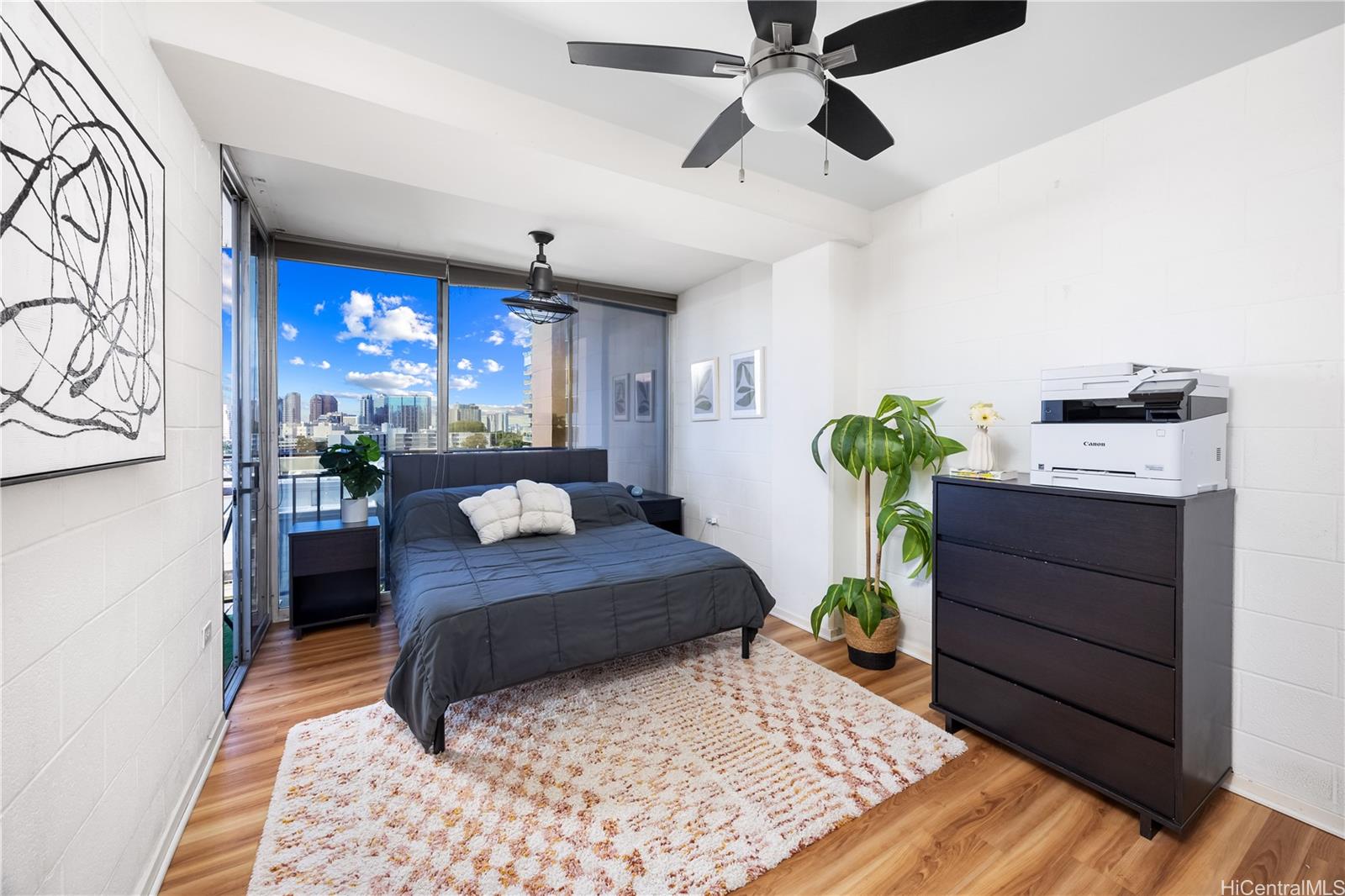 Town House condo # 908, Honolulu, Hawaii - photo 2 of 25