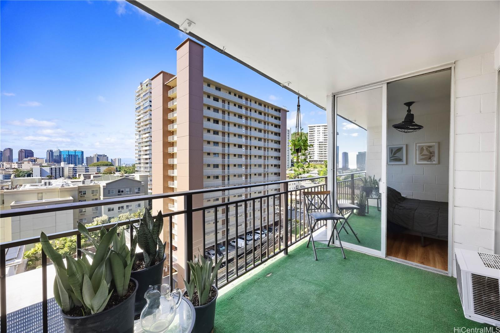 Town House condo # 908, Honolulu, Hawaii - photo 11 of 25