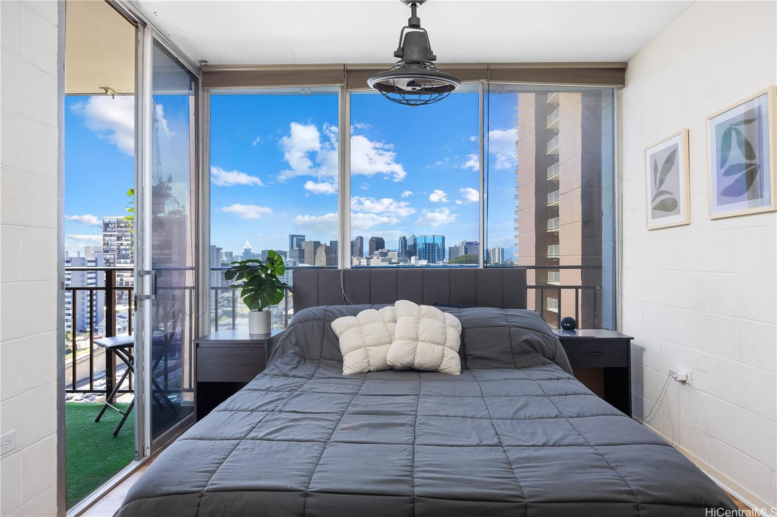 Town House condo # 908, Honolulu, Hawaii - photo 3 of 25