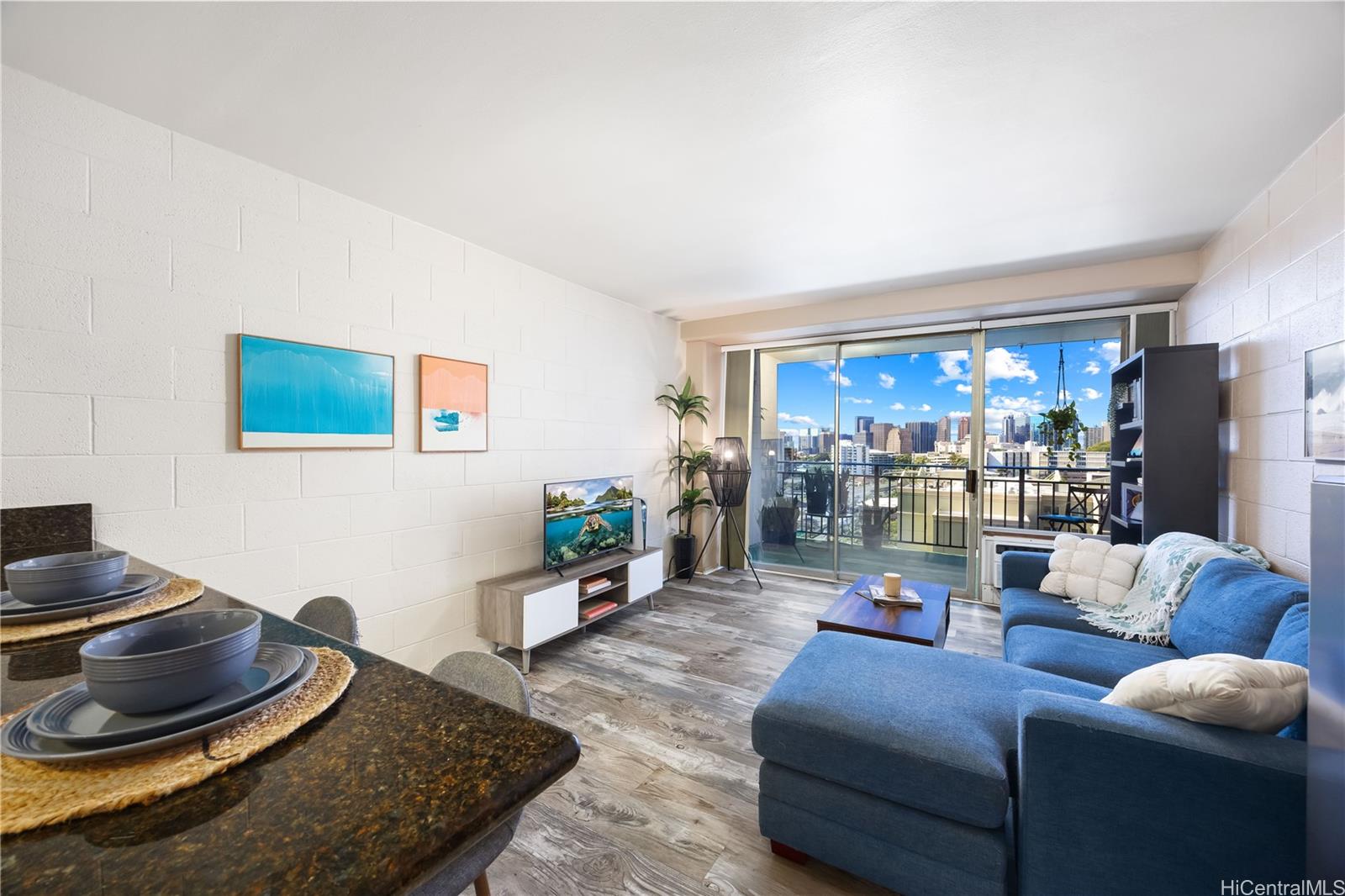 Town House condo # 908, Honolulu, Hawaii - photo 4 of 25