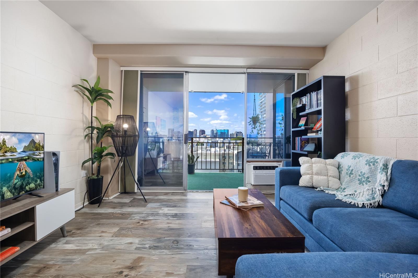Town House condo # 908, Honolulu, Hawaii - photo 8 of 25