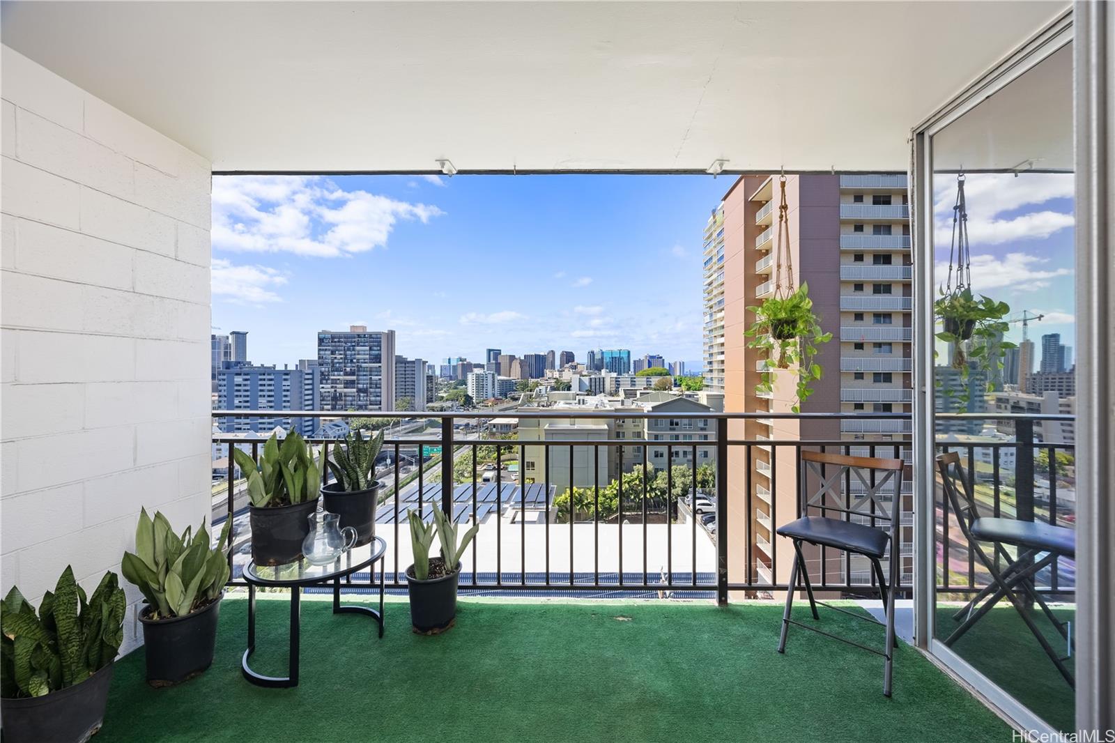 Town House condo # 908, Honolulu, Hawaii - photo 9 of 25