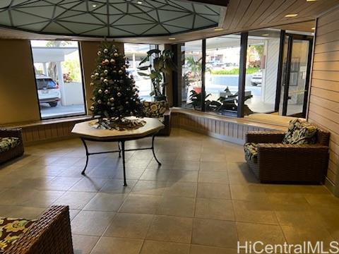 Town House condo # 915, Honolulu, Hawaii - photo 2 of 8