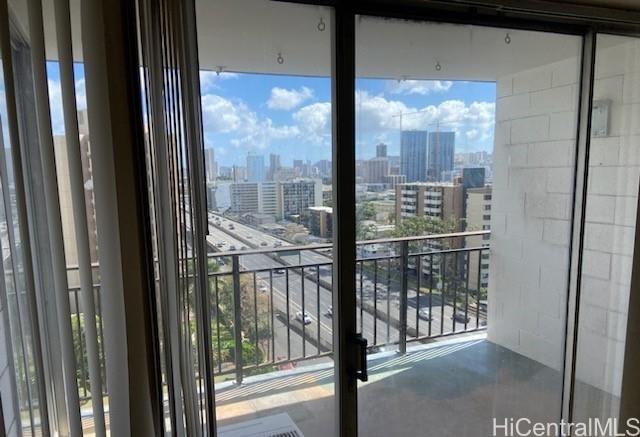 Town House condo # 915, Honolulu, Hawaii - photo 6 of 8