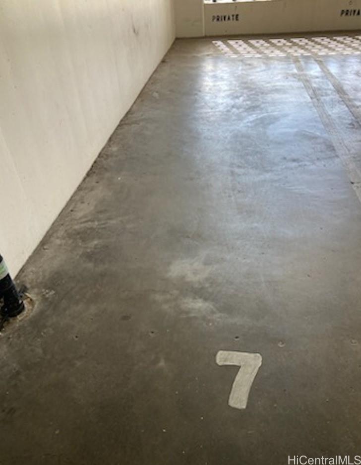 Town House condo # 915, Honolulu, Hawaii - photo 8 of 8