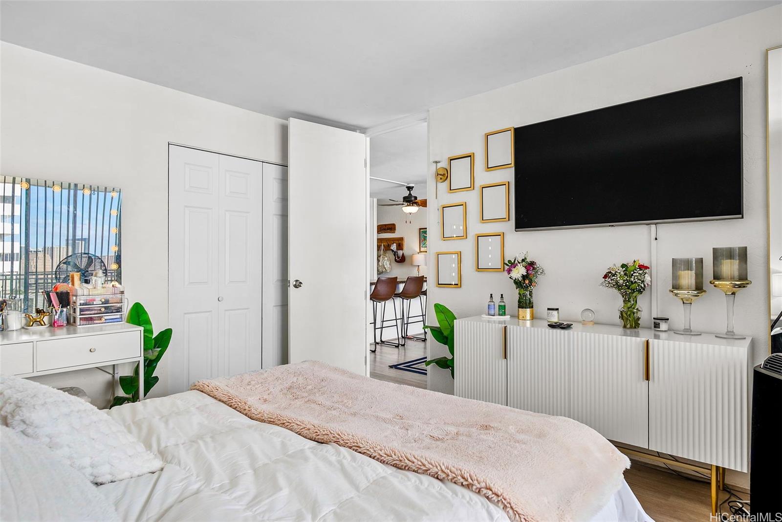 Victoria Towers condo # 1504, Honolulu, Hawaii - photo 13 of 23