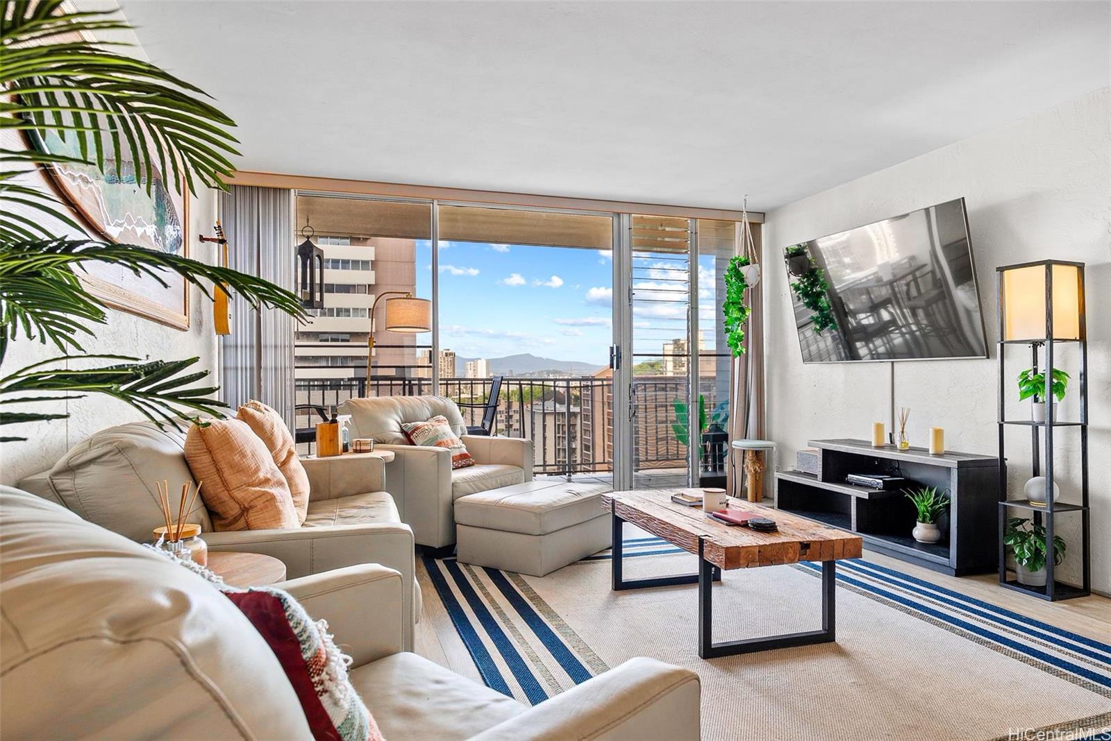 Victoria Towers condo # 1504, Honolulu, Hawaii - photo 3 of 23