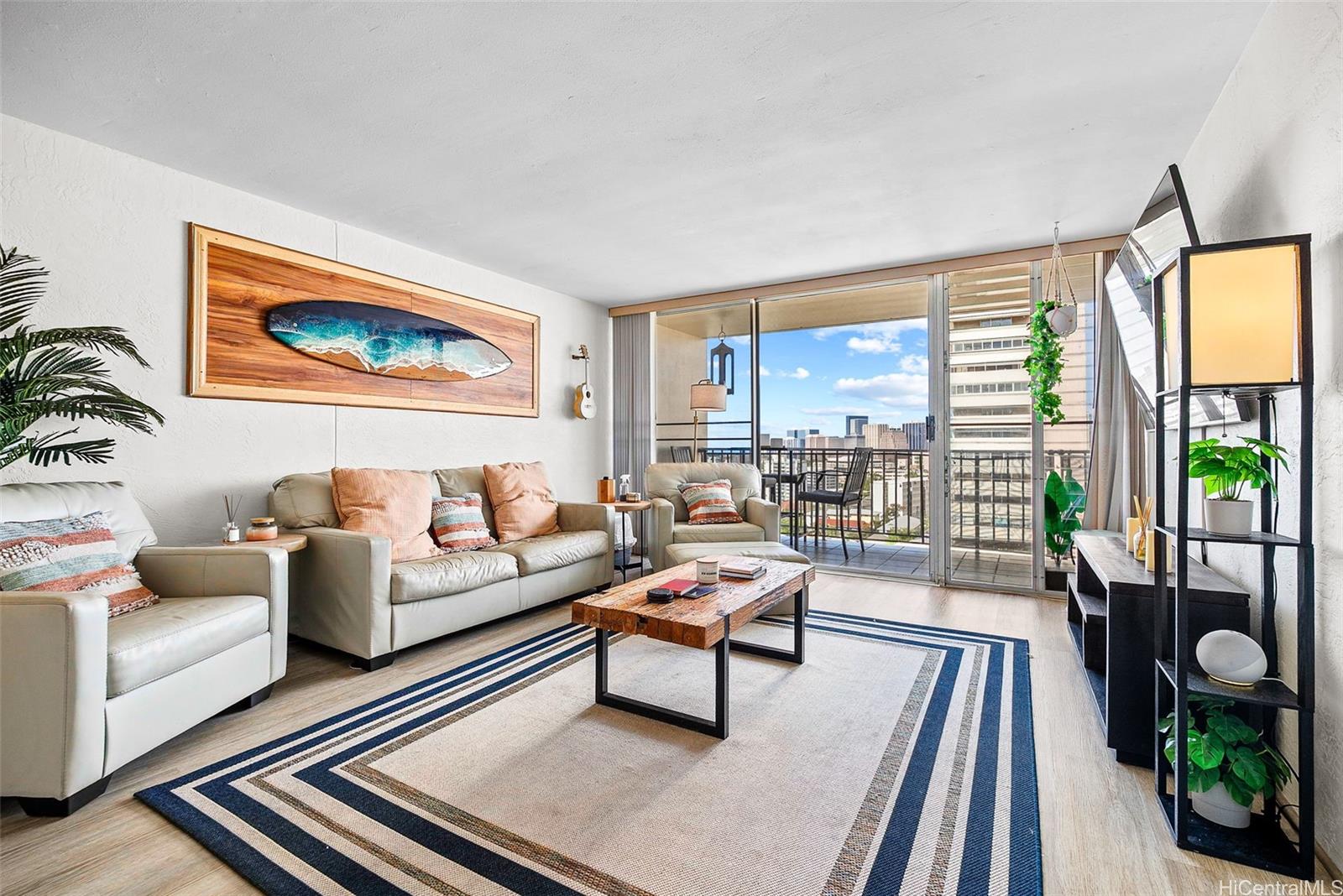 Victoria Towers condo # 1504, Honolulu, Hawaii - photo 4 of 23