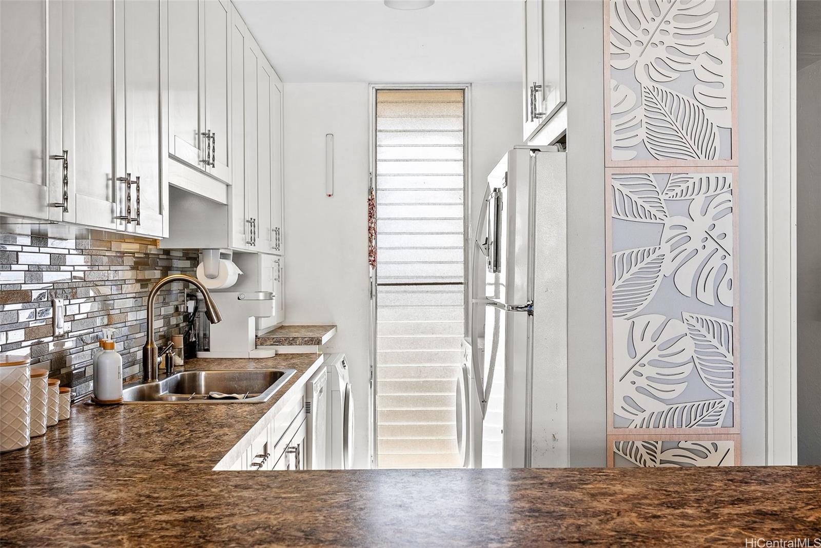 Victoria Towers condo # 1504, Honolulu, Hawaii - photo 7 of 23