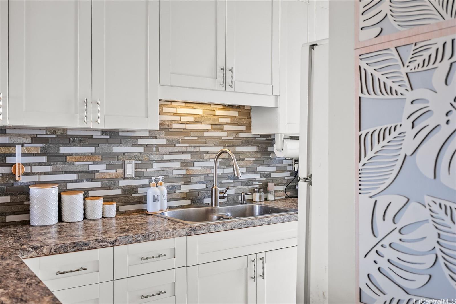 Victoria Towers condo # 1504, Honolulu, Hawaii - photo 8 of 23