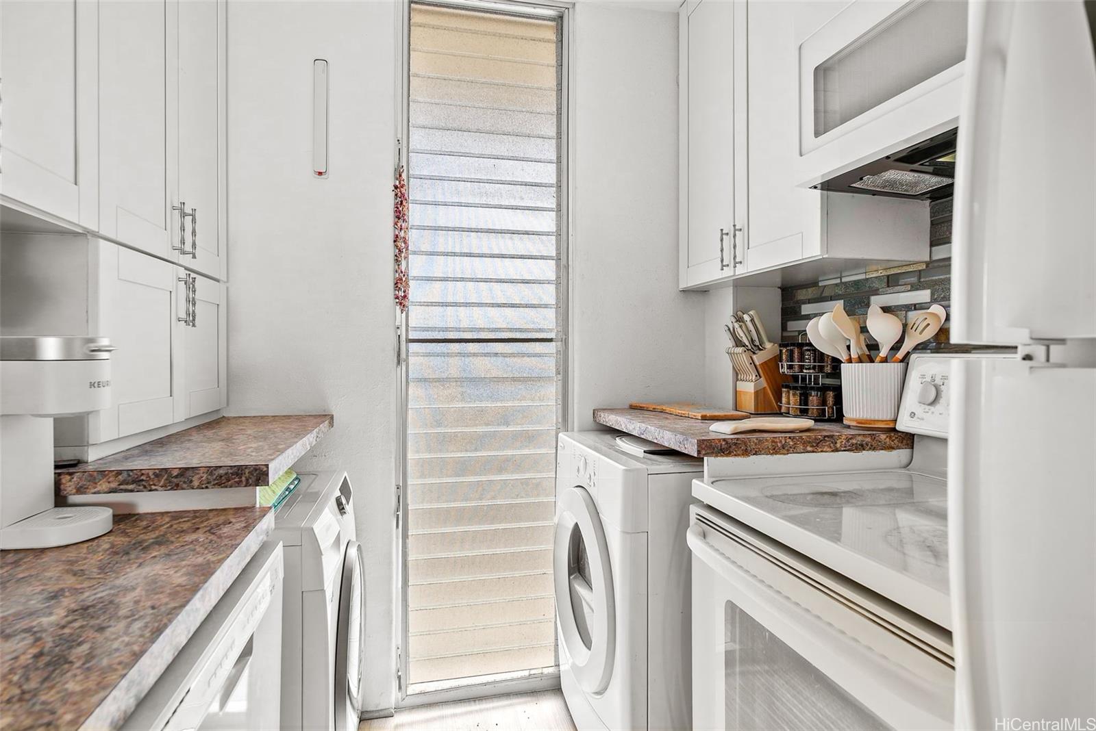 Victoria Towers condo # 1504, Honolulu, Hawaii - photo 9 of 23