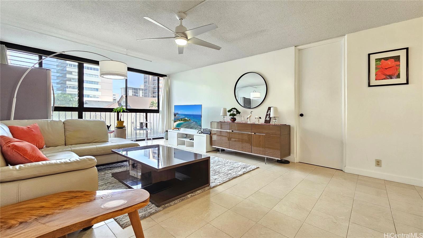 Victoria Towers condo # 402, Honolulu, Hawaii - photo 2 of 24