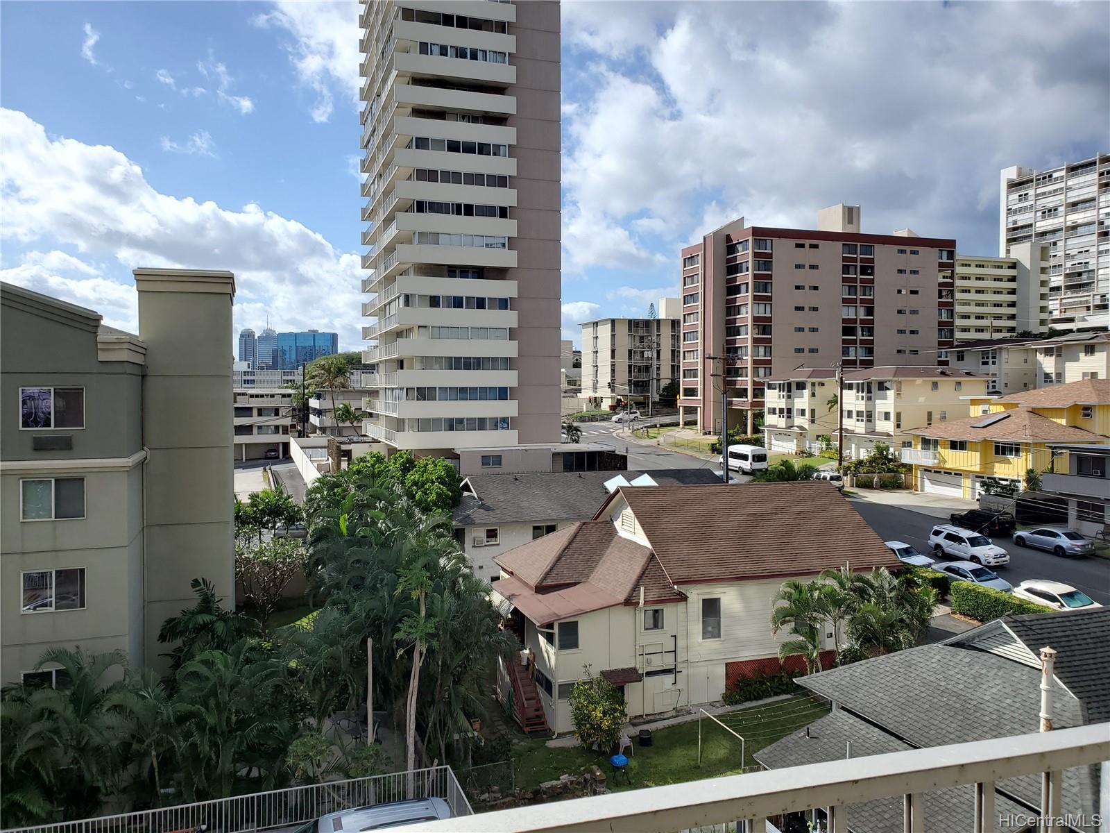 Victoria Towers condo # 702, Honolulu, Hawaii - photo 20 of 25