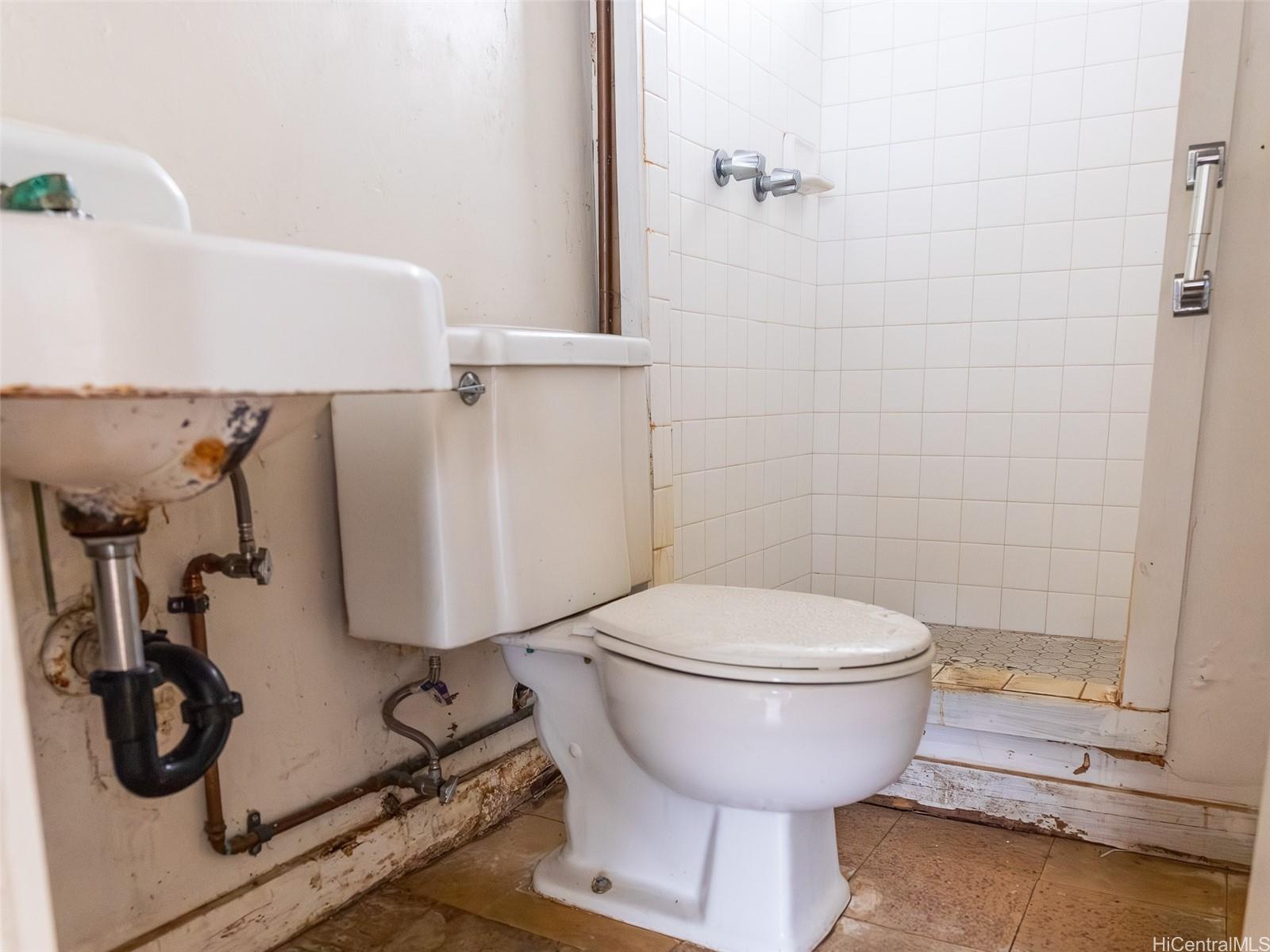 1420 Wilder Ave Honolulu - Multi-family - photo 13 of 25