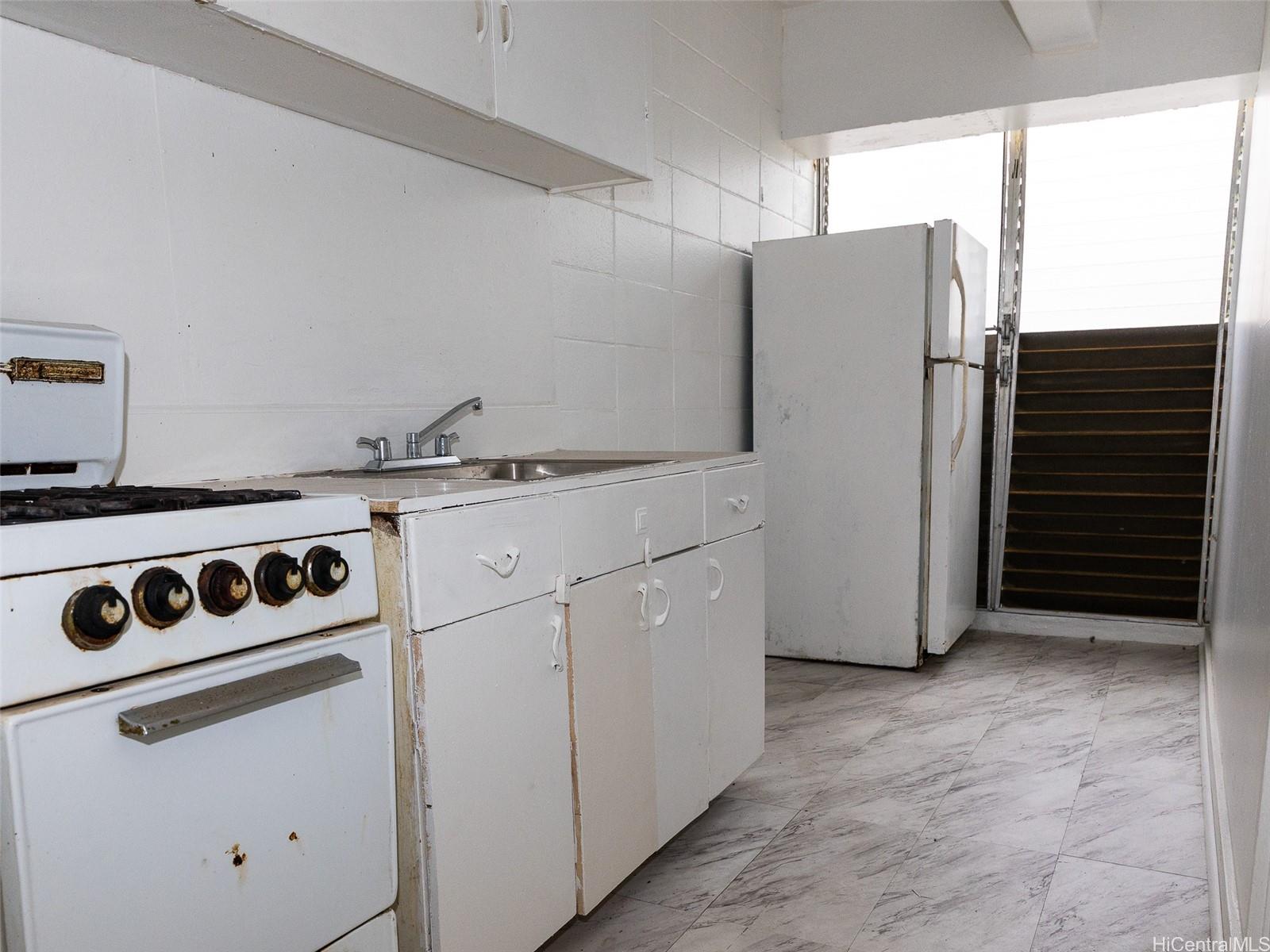 1420 Wilder Ave Honolulu - Multi-family - photo 17 of 25