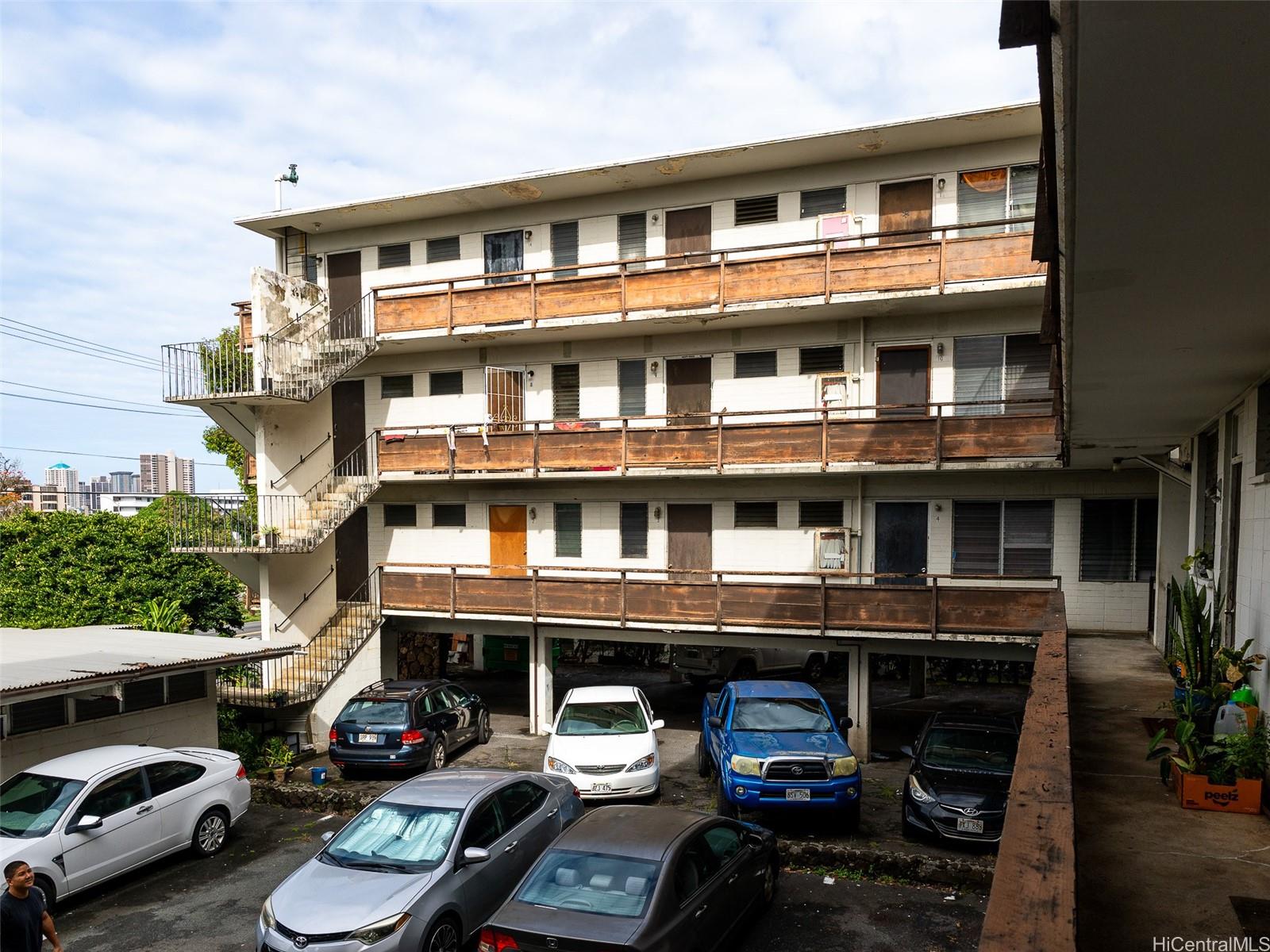 1420 Wilder Ave Honolulu - Multi-family - photo 23 of 25