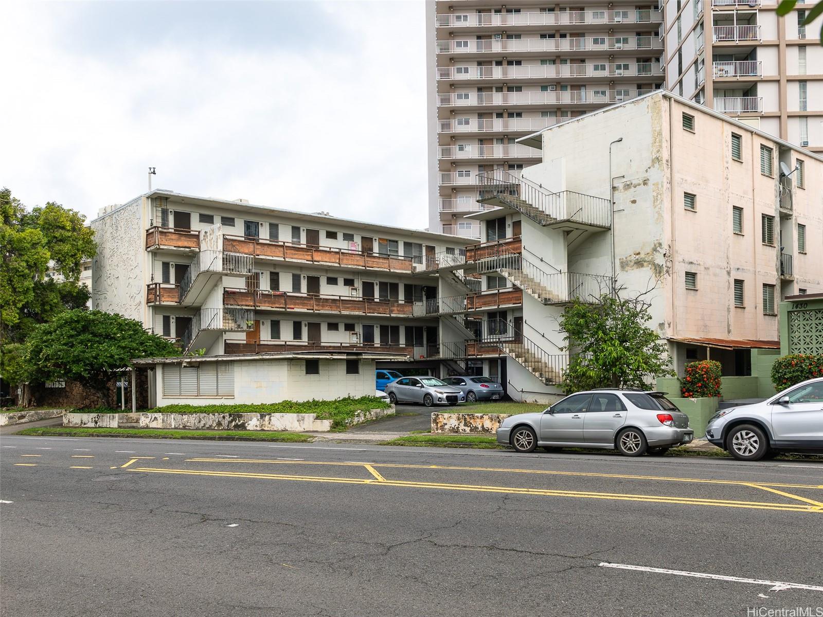 1420 Wilder Ave Honolulu - Multi-family - photo 4 of 25