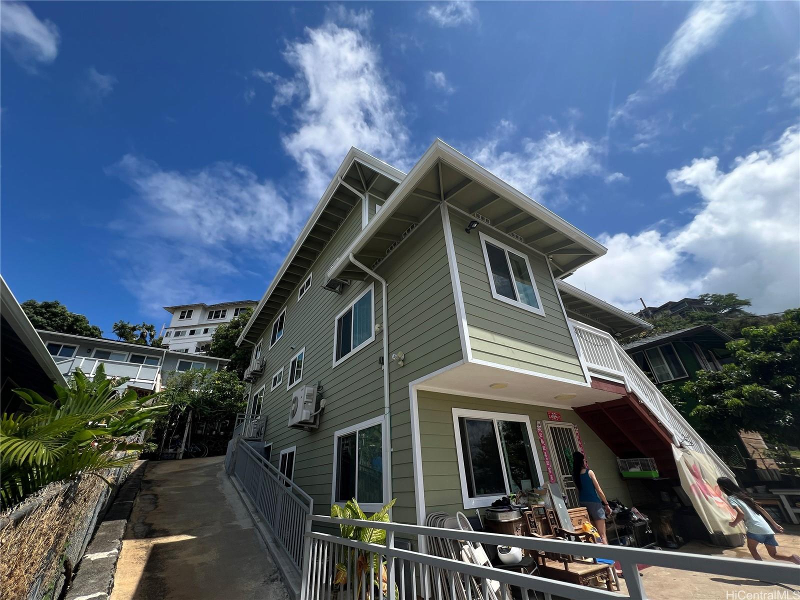 1423  Mokuna Place Palolo, Diamond Head home - photo 4 of 12