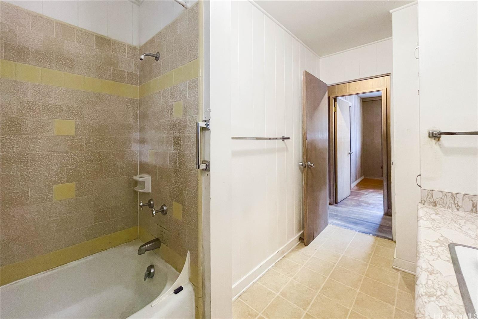 1424  Ala Hoku Place Moanalua Valley, Honolulu home - photo 11 of 25