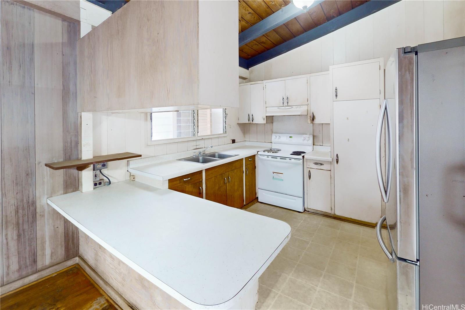 1424  Ala Hoku Place Moanalua Valley, Honolulu home - photo 4 of 25