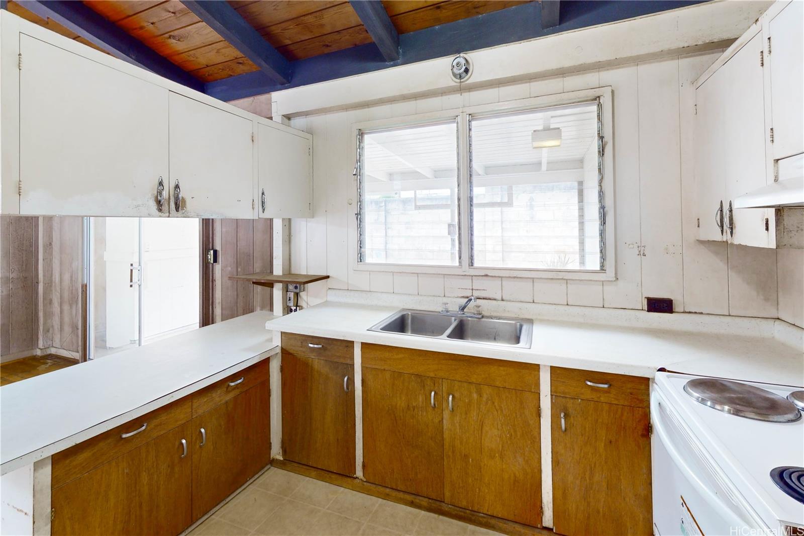 1424  Ala Hoku Place Moanalua Valley, Honolulu home - photo 5 of 25