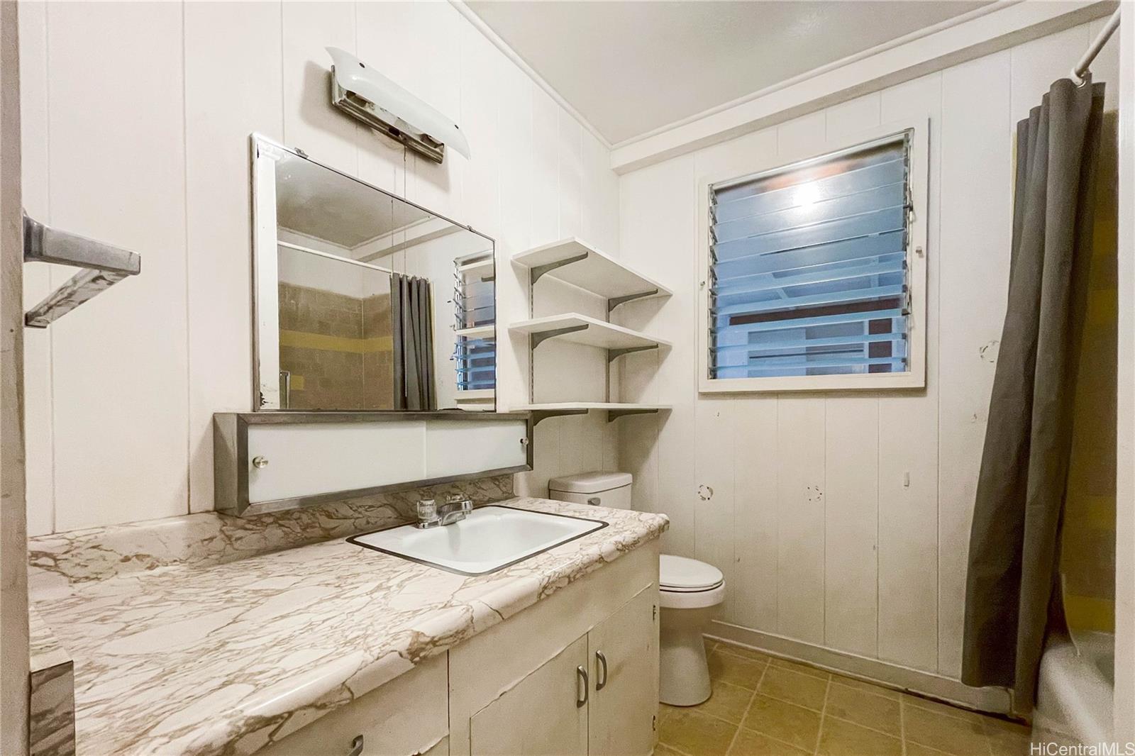 1424  Ala Hoku Place Moanalua Valley, Honolulu home - photo 10 of 25