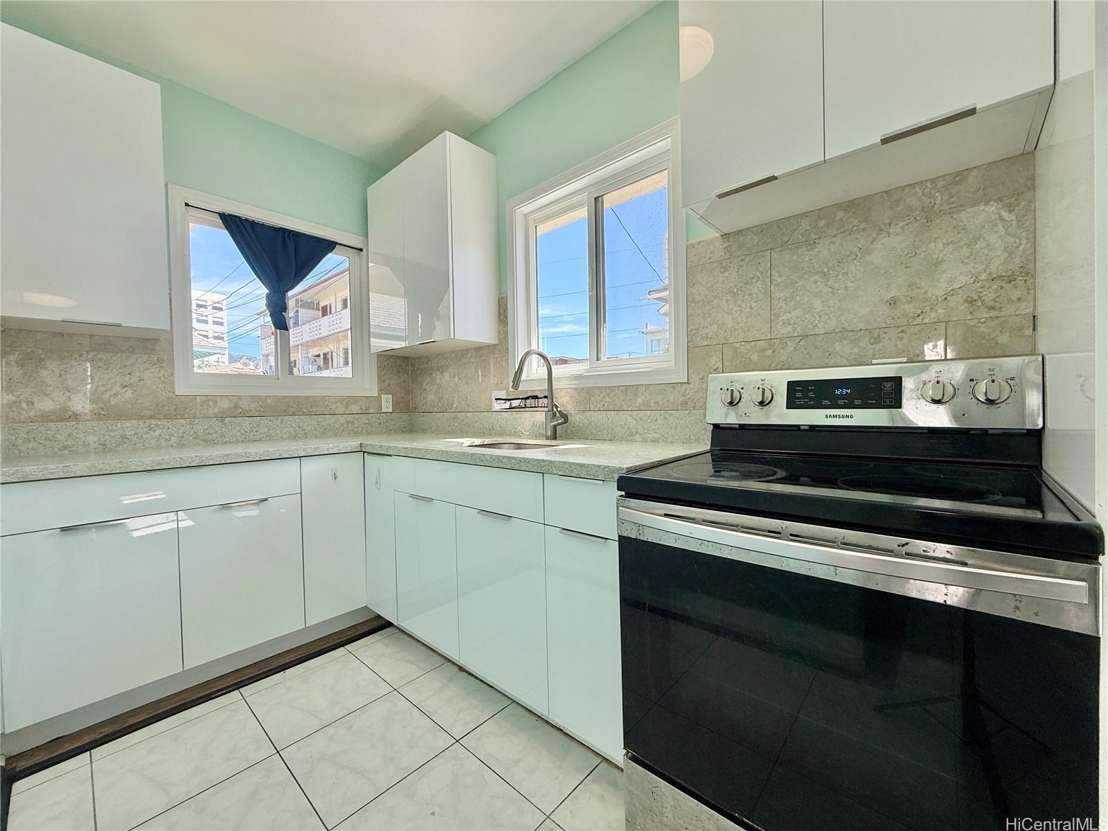 1424  Holelua Place Liliha, Honolulu home - photo 6 of 25