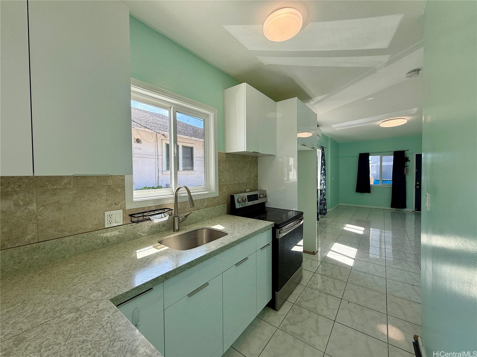 1424  Holelua Place Liliha, Honolulu home - photo 7 of 25