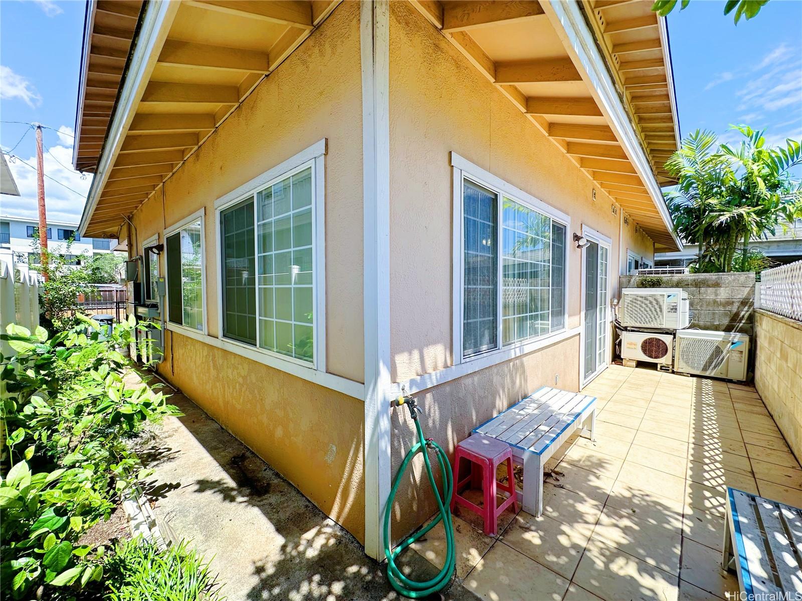 1424A  Keeaumoku Street Makiki Area, Honolulu home - photo 3 of 21