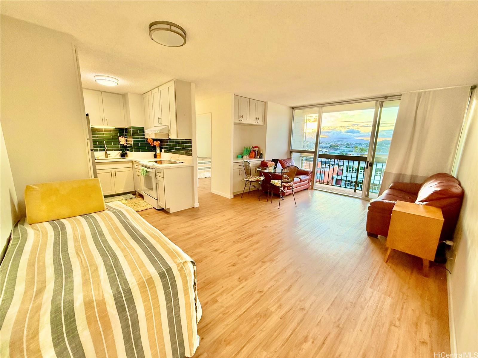 Liliha Square condo # 7G, Honolulu, Hawaii - photo 2 of 5