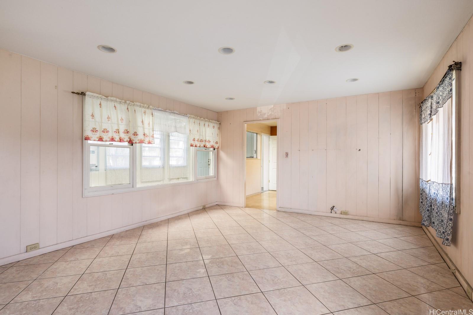 1425  Monte Cooke Place Kapalama, Honolulu home - photo 7 of 24