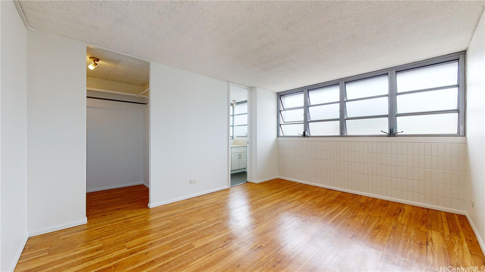 Academy Towers condo # 23E, Honolulu, Hawaii - photo 15 of 25