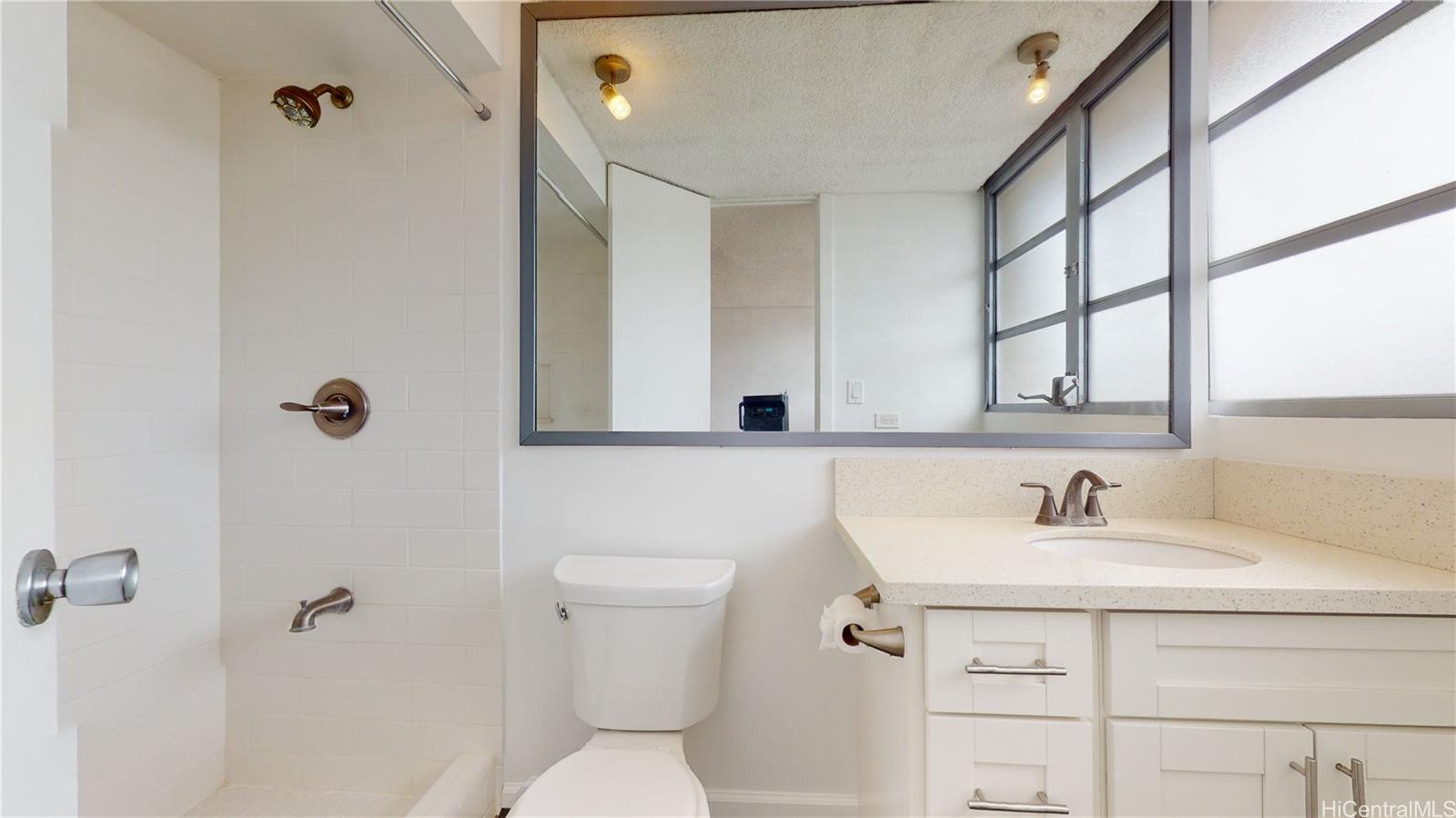 Academy Towers condo # 23E, Honolulu, Hawaii - photo 17 of 25