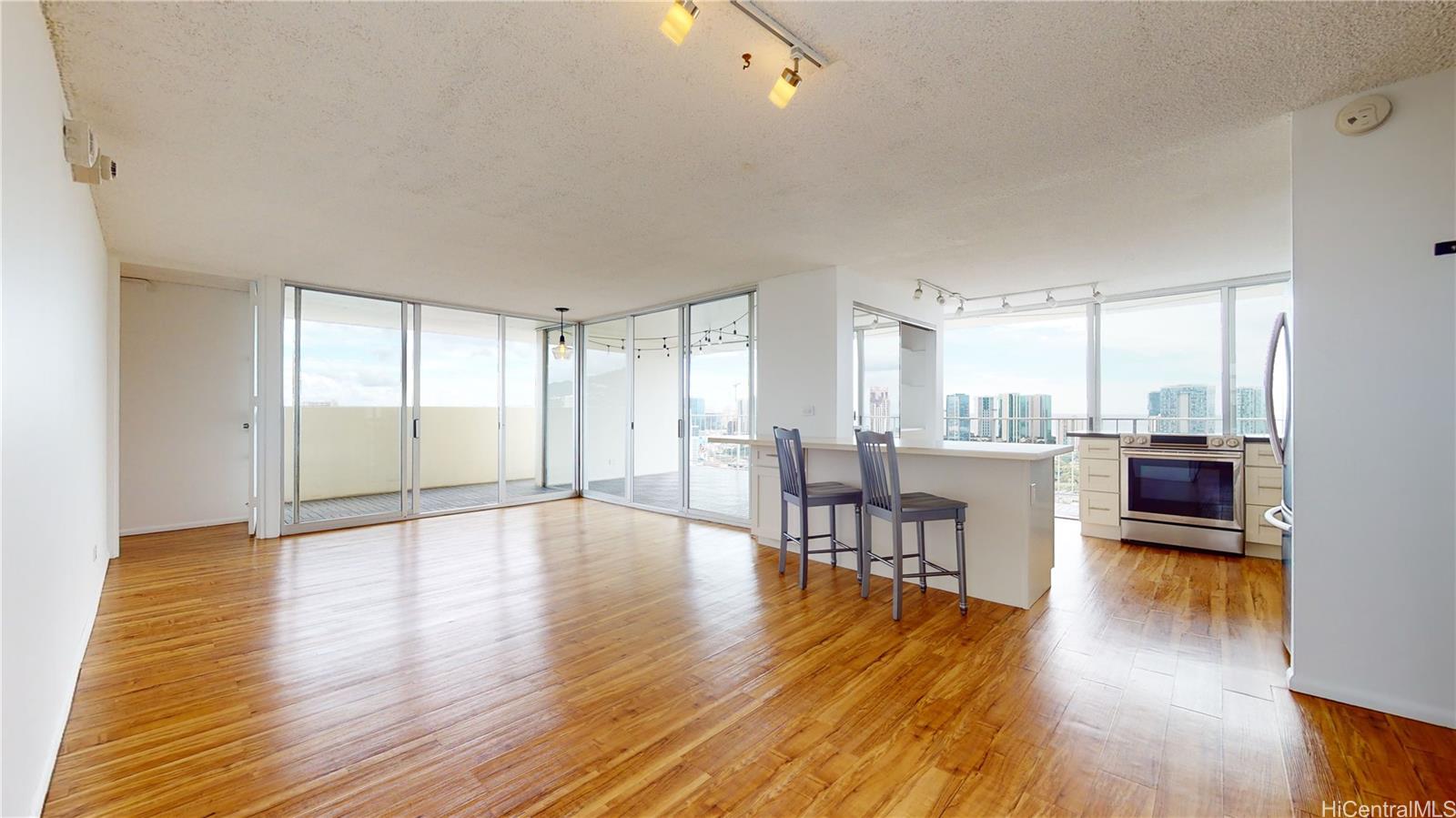 Academy Towers condo # 23E, Honolulu, Hawaii - photo 3 of 25